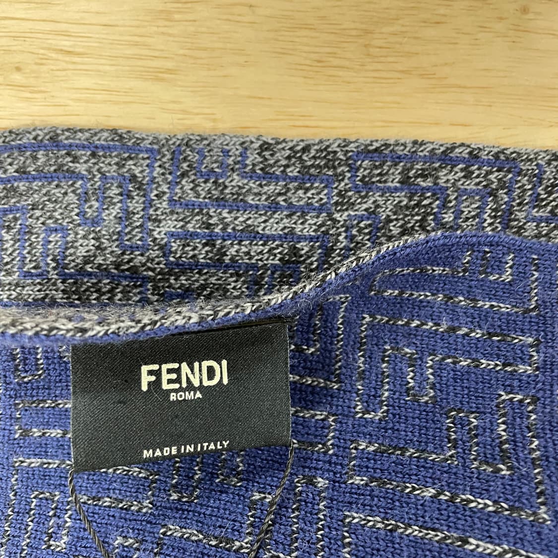 펜디 머플러 네이비 상품이미지4