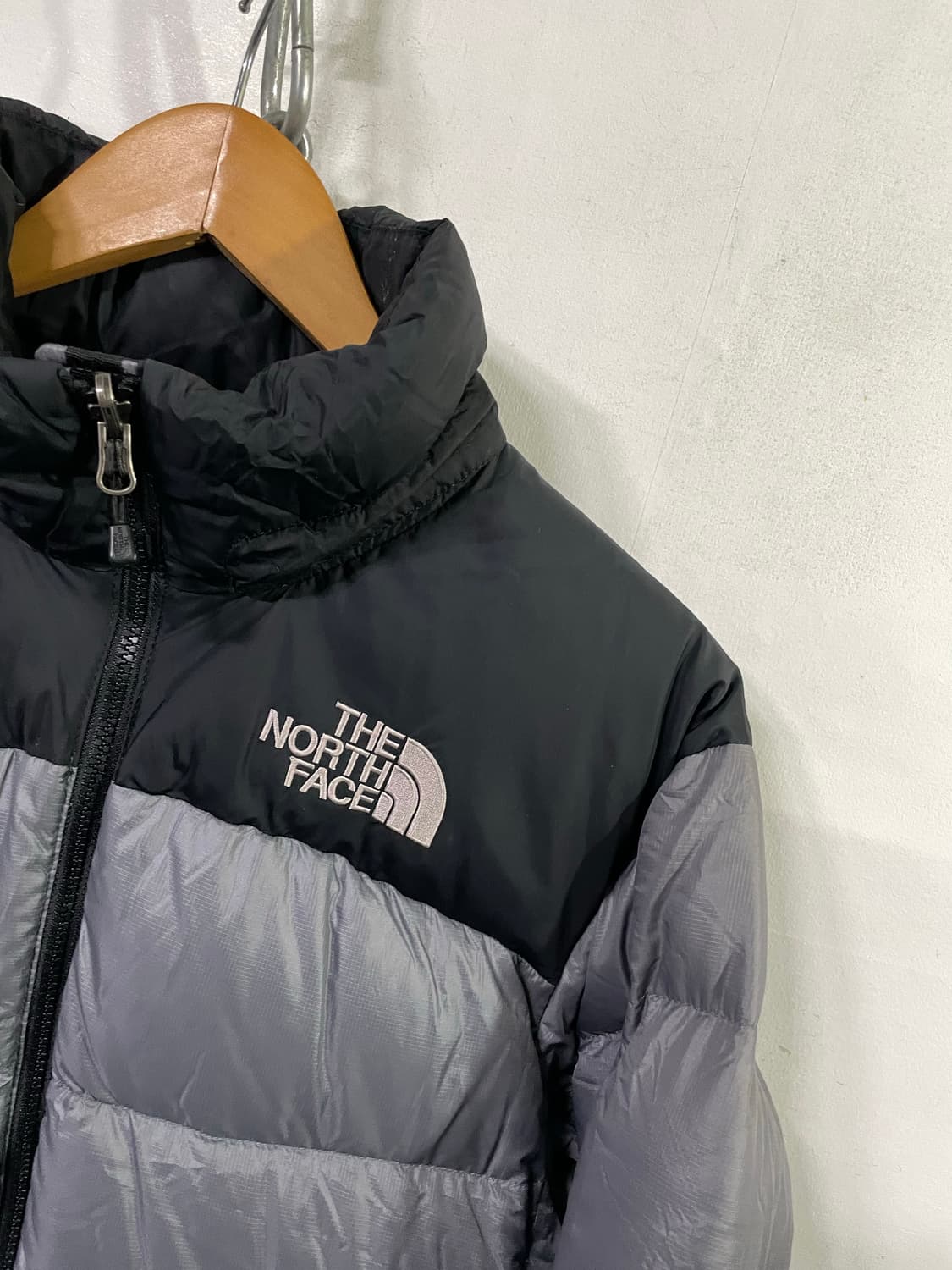 노스페이스 눕시 패딩 95-100 사이즈 그레이 희귀 색상 상품이미지3