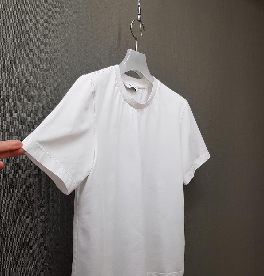 한섬 타임 2025 미니멀 라운드넥 반팔 티셔츠 S사이즈 상품이미지3