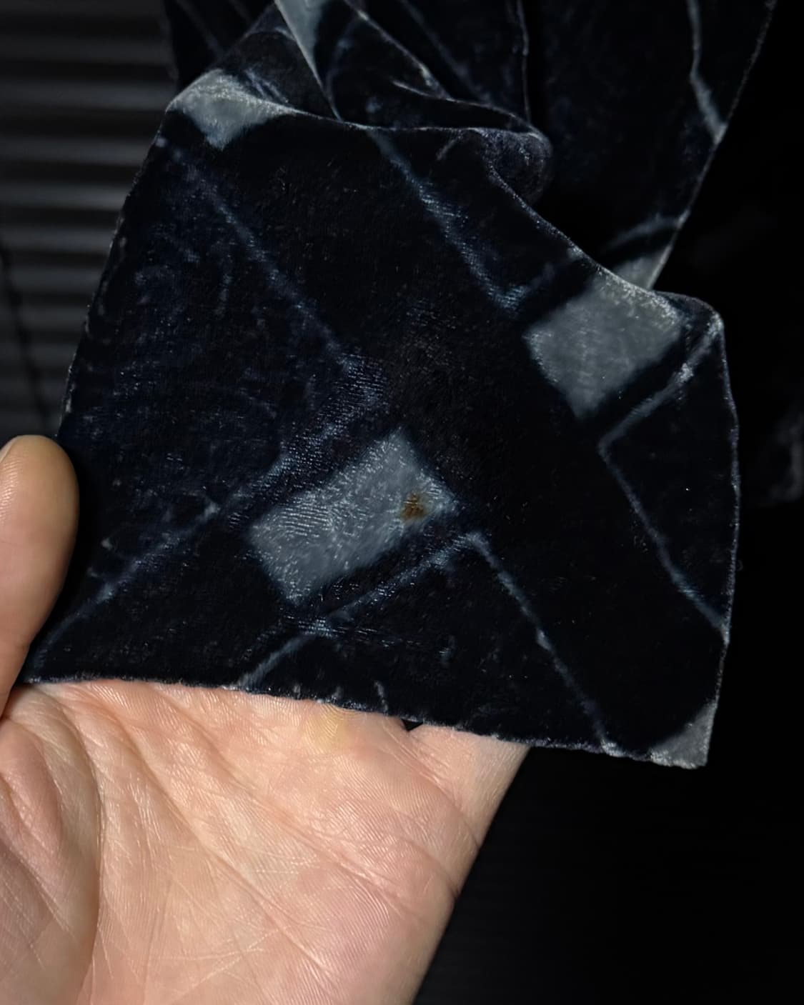 조르지오 아르마니 명품 벨벳 벨루어 머플러 목도리 스카프 블랙 네이비 상품이미지4