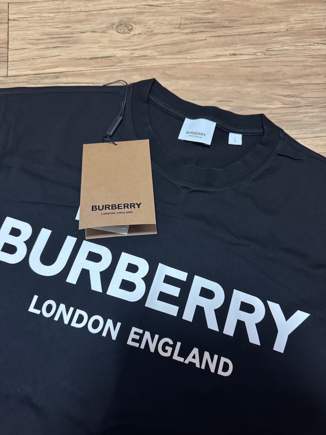 [L] 버버리 런던 잉글랜드 로고 티셔츠 블랙 8026016 상품이미지2