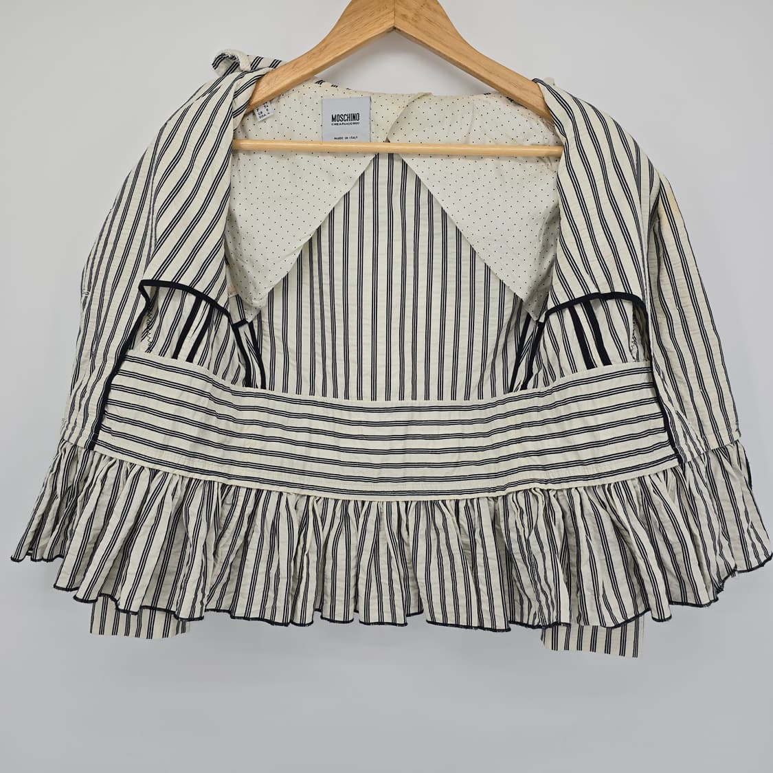 모스키노 스트라이프 크롭 자켓 페플럼 디테일 상품이미지10