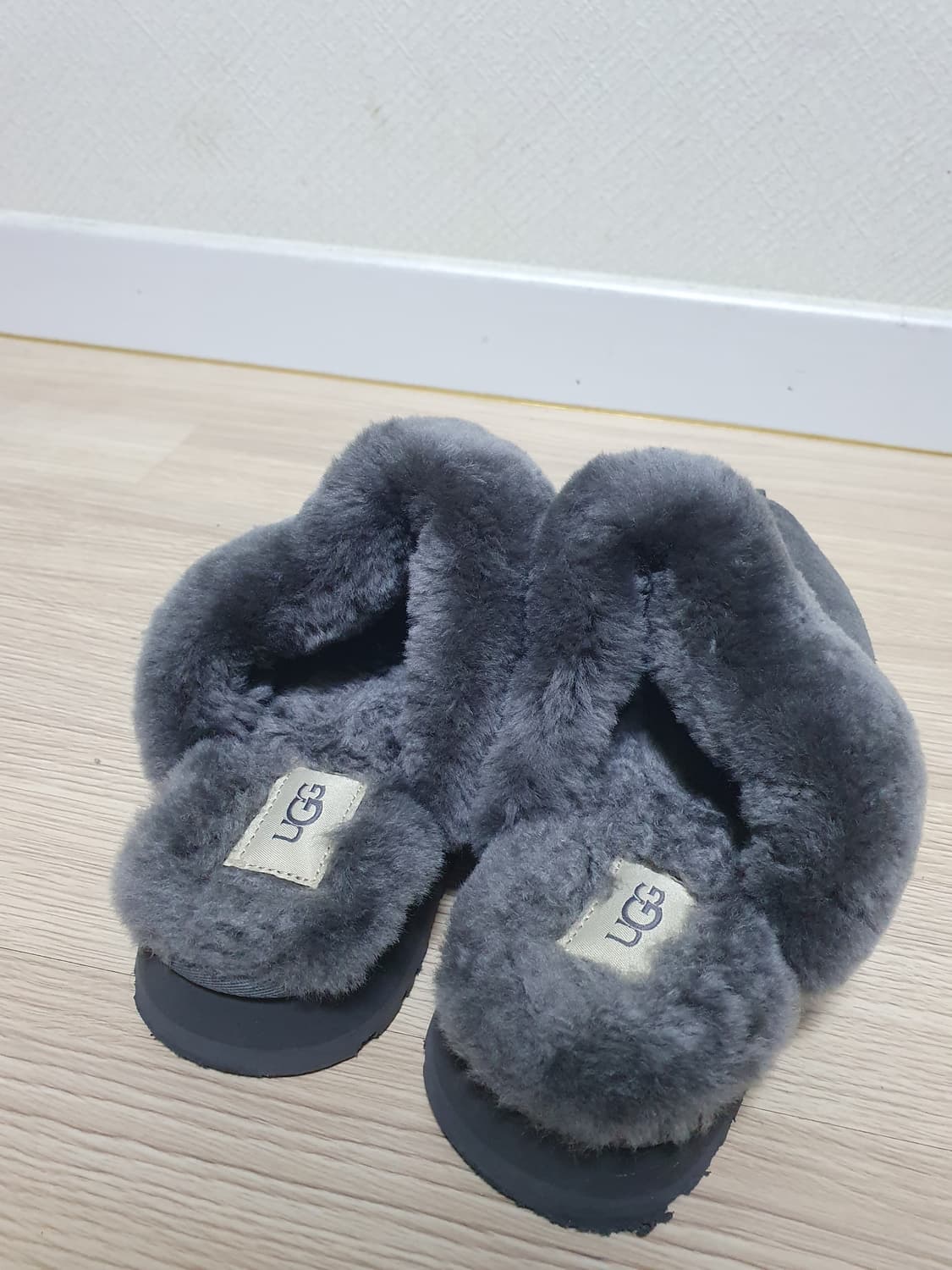 어그 디스케트 털 슬리퍼 245 상품이미지9