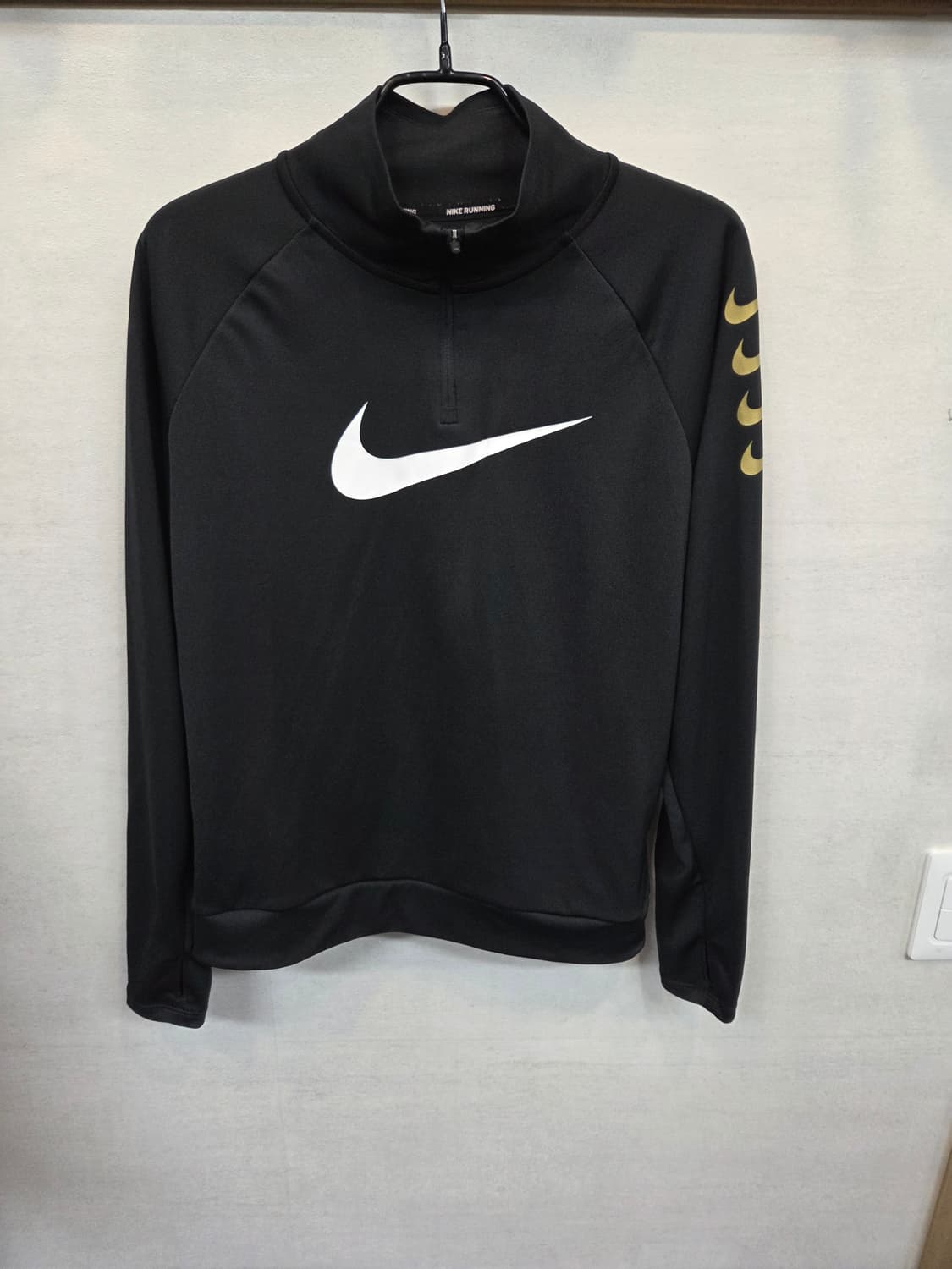 나이키 드라이핏 여성 스우시 반집업 러닝 져지긴팔 s 상품이미지1