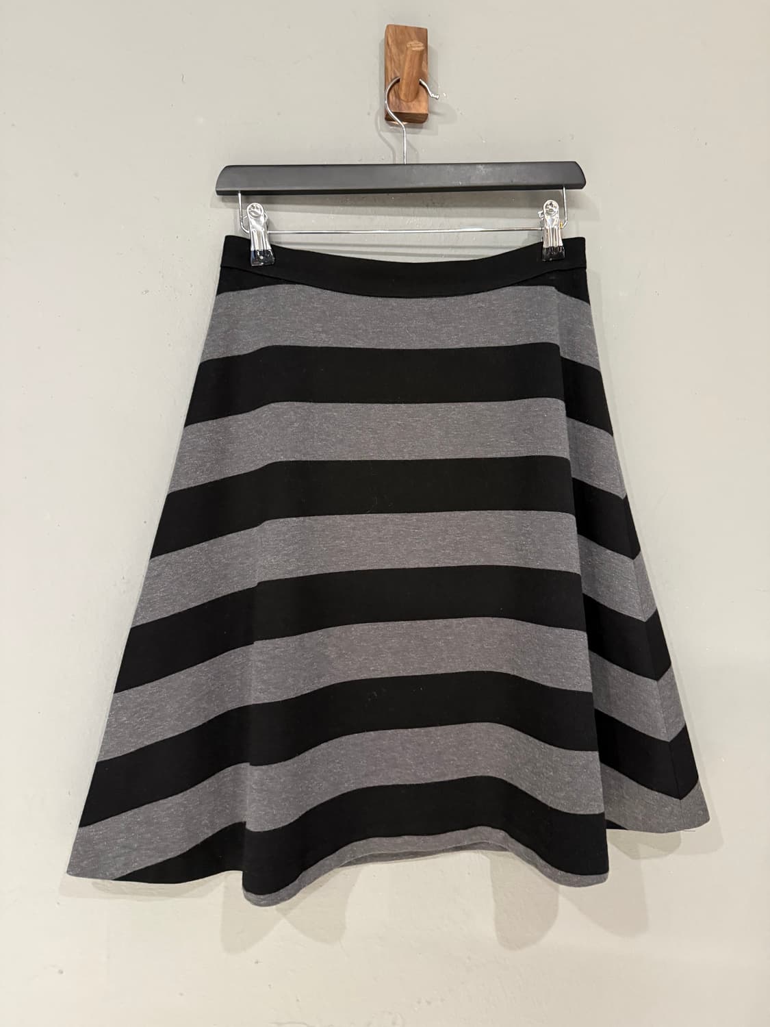 stripe pattern flare-fit skirt 상품이미지6