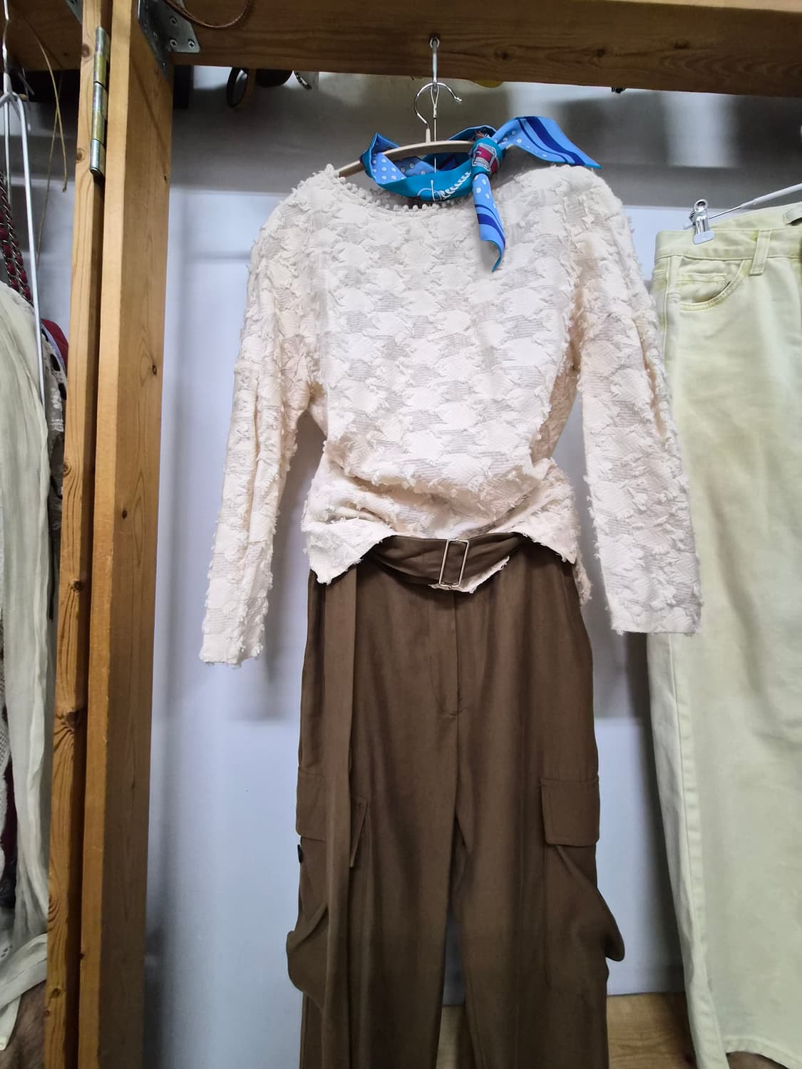 SJSJ입체 텍스처 프린지 블라우스. 카고조거팬츠 상품이미지1