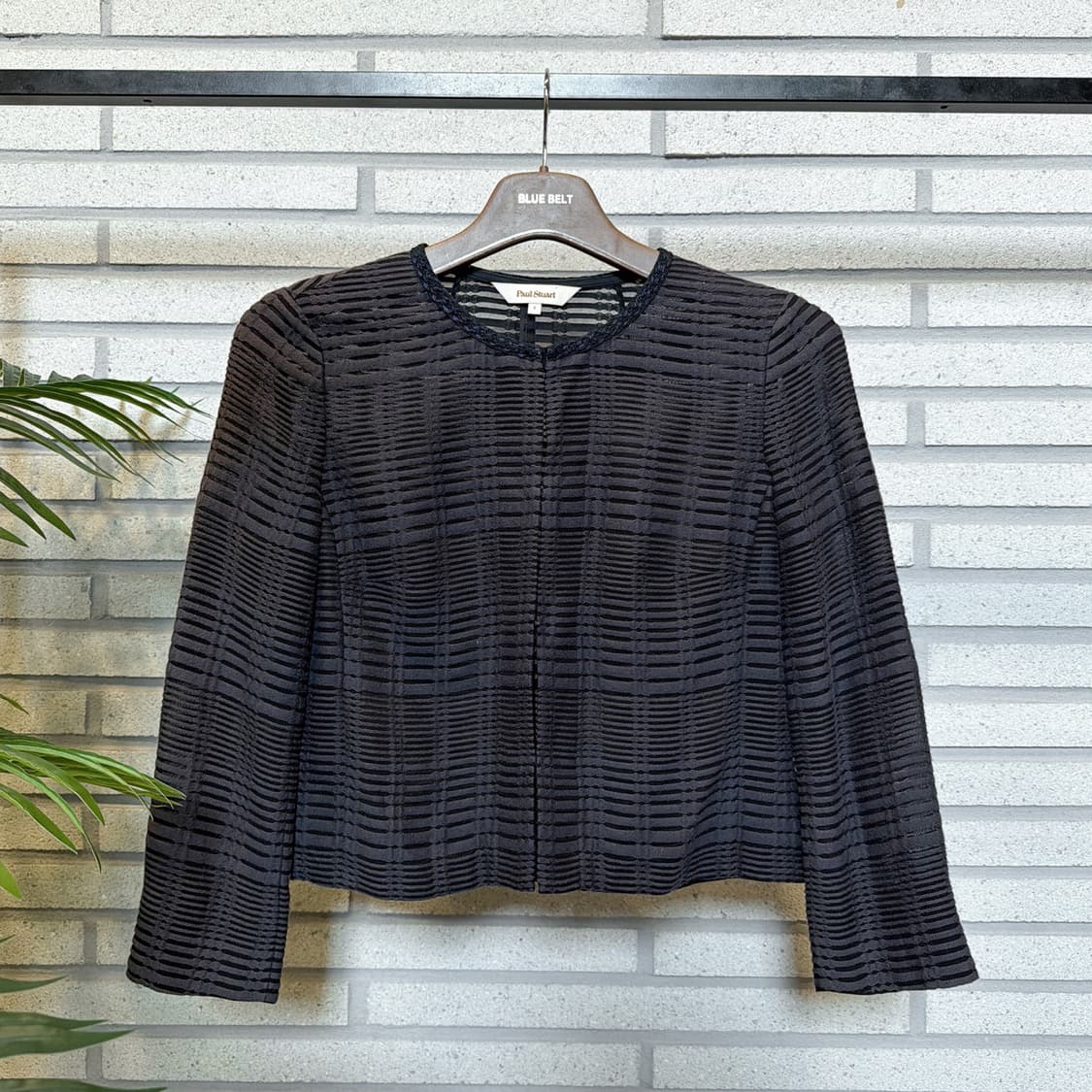 폴스튜어트 시스루 엠보싱 니트가디건 히든후크 텍스처 위빙 디테일 블랙 상품이미지2