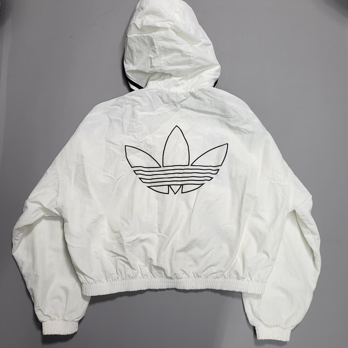 아디다스 빅로고 크롭 우븐 윈드브레이커 상품이미지1