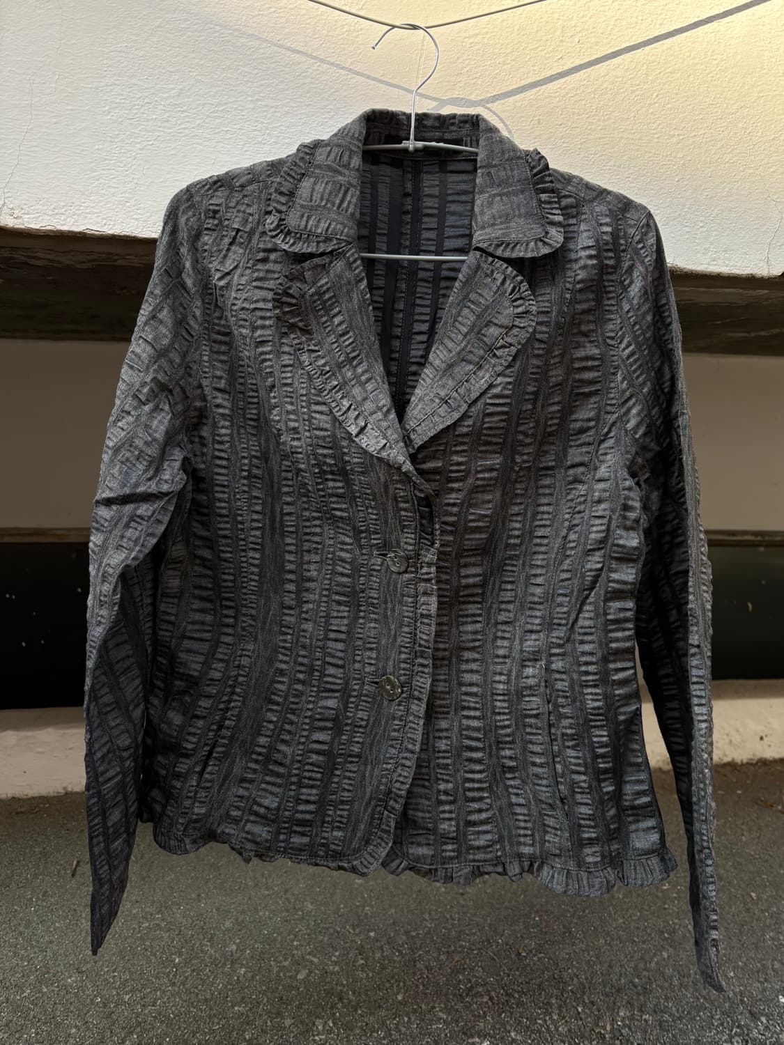 ✨ Vintage Charcoal Crinkle Blouse 상품이미지2