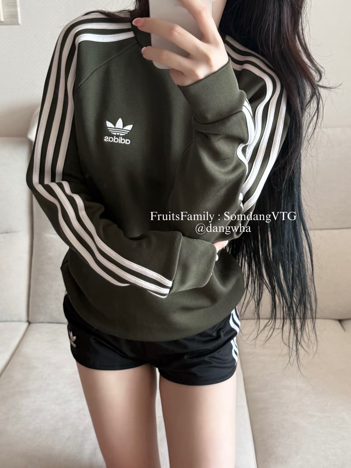아디다스 딥카키 맨투맨 상품이미지1