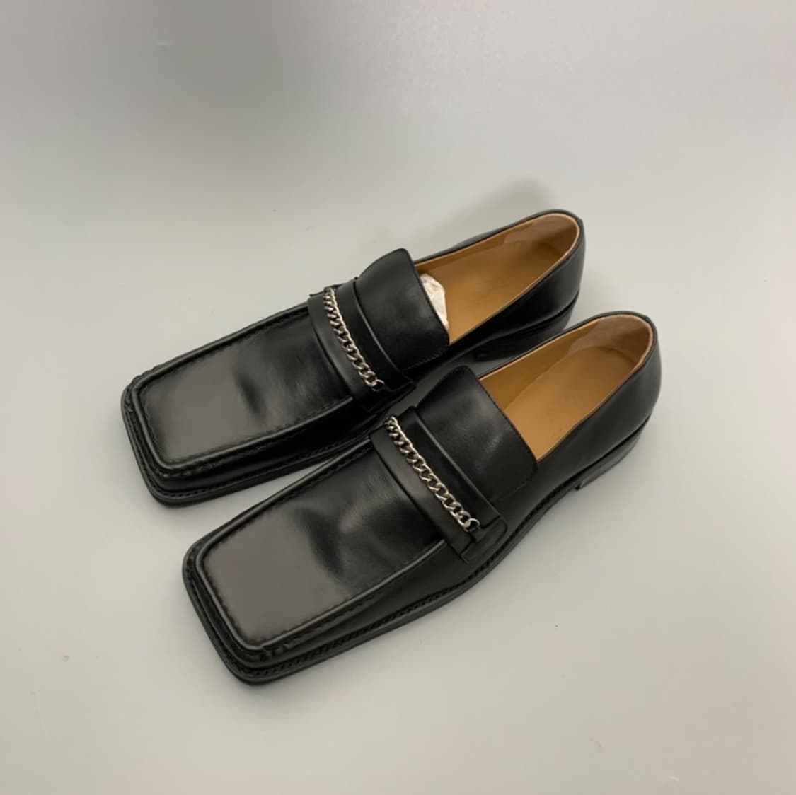 21SS 마틴로즈 체인 스트랩 스퀘어토 로퍼 블랙 상품이미지2