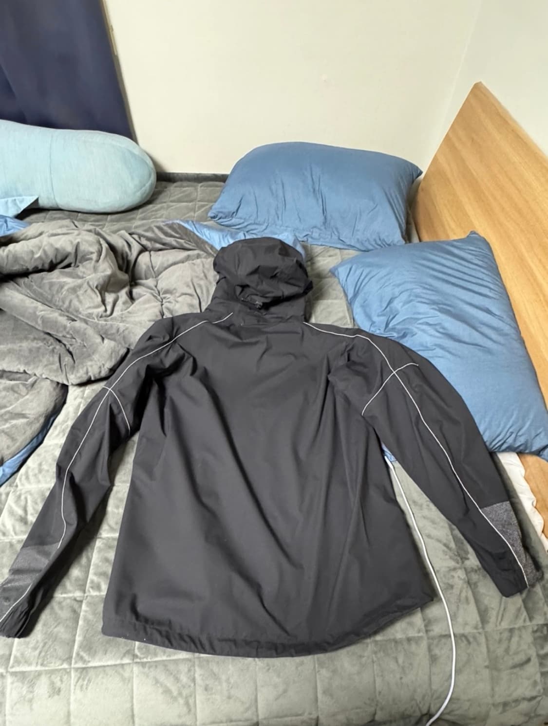 And Wander 퍼텍스 쉴드 레인 자켓 판매합니다 xl사이즈 상품이미지3