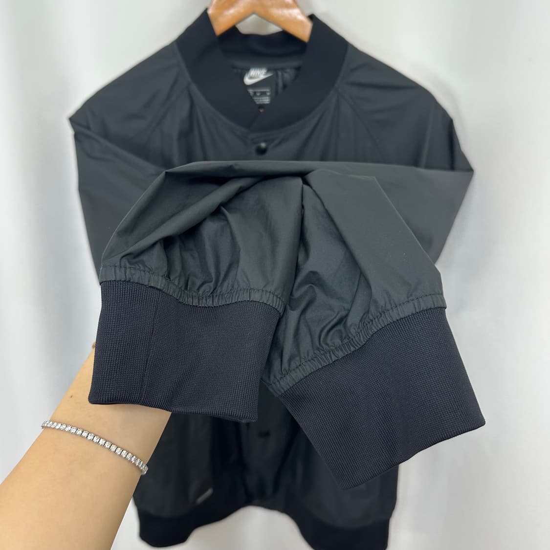  나이키 남자 얇은 똑딱이 자켓 검정 M  상품이미지4
