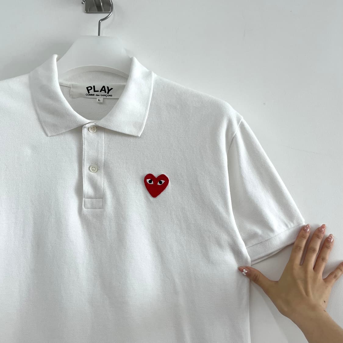 꼼데가르송 플레이 레드 하트 와펜 화이트 폴로 셔츠 상품이미지4