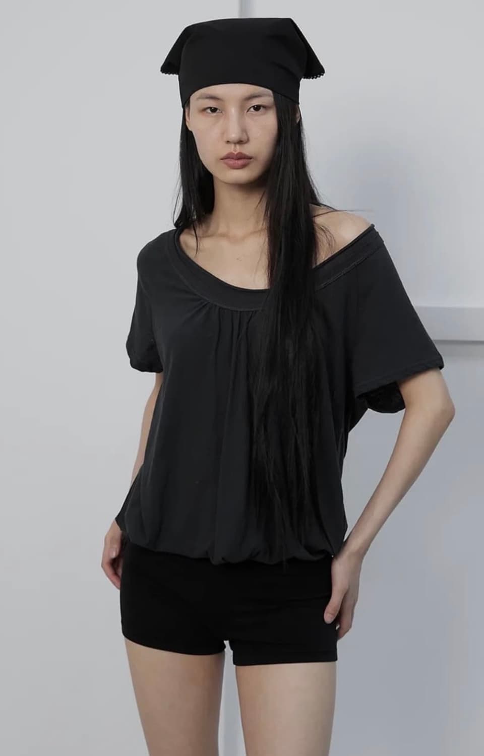 세릭 ROUND DRAWSTRING HEM TOP 상품이미지2