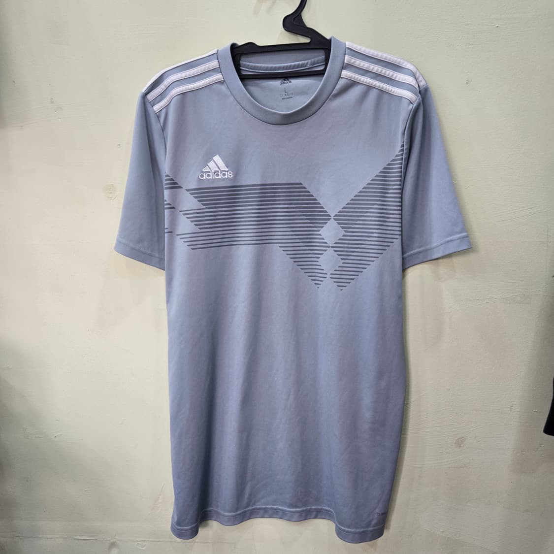 [L] adidas CLIMALITE 그래픽 반팔 티셔츠 (그레이블루) 상품이미지1