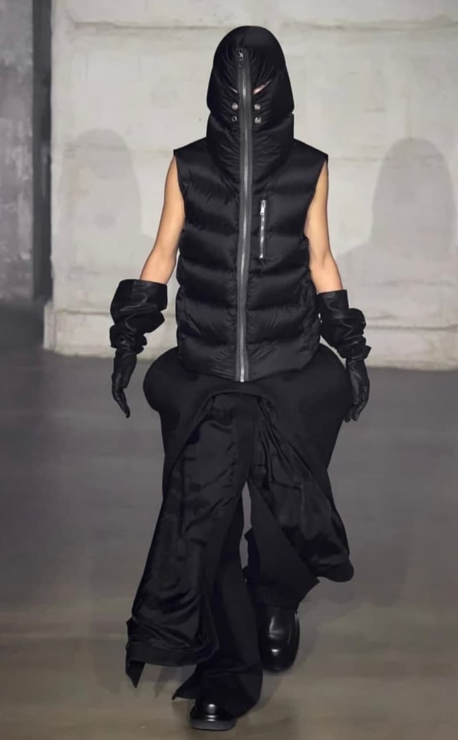 릭오웬스 김프 베스트 구스 다운 푸퍼 후드 조끼 블랙 상품이미지3