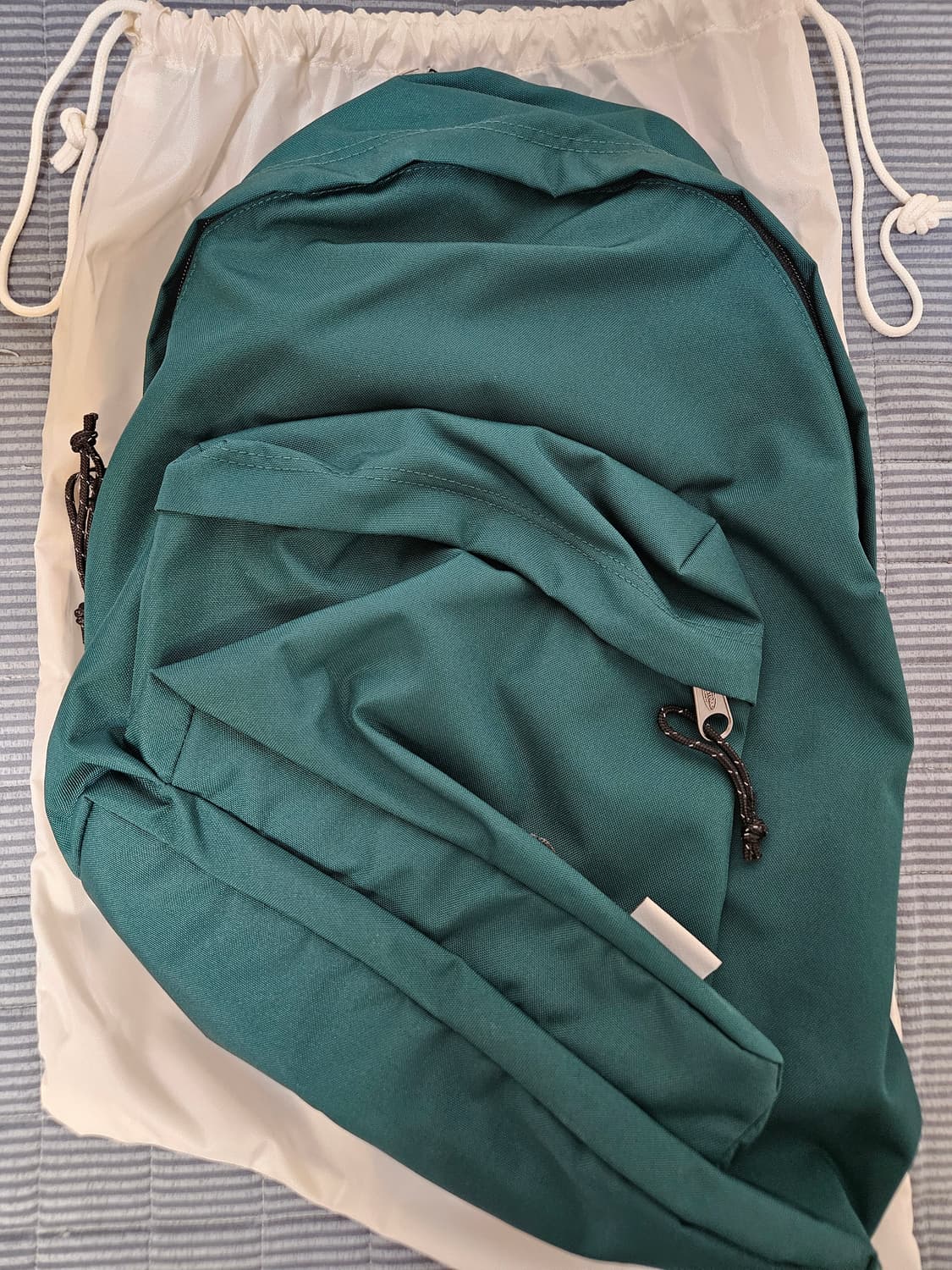 mm6 이스트팩 드리핑 백팩 그린 상품이미지1