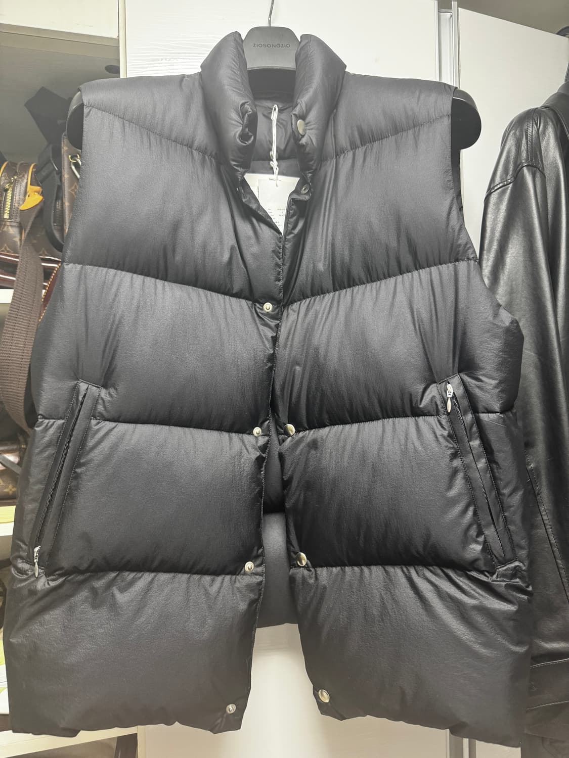 코모리 COMOLI 패딩 조끼 블랙 3 상품이미지2