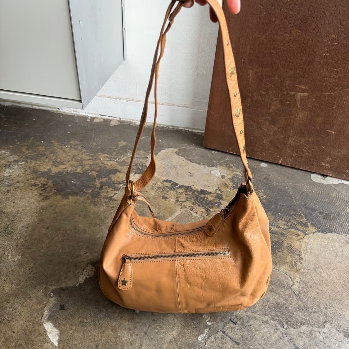 아네스베 브라운 레더 스터드 디테일 숄더/크로스 백 상품이미지4