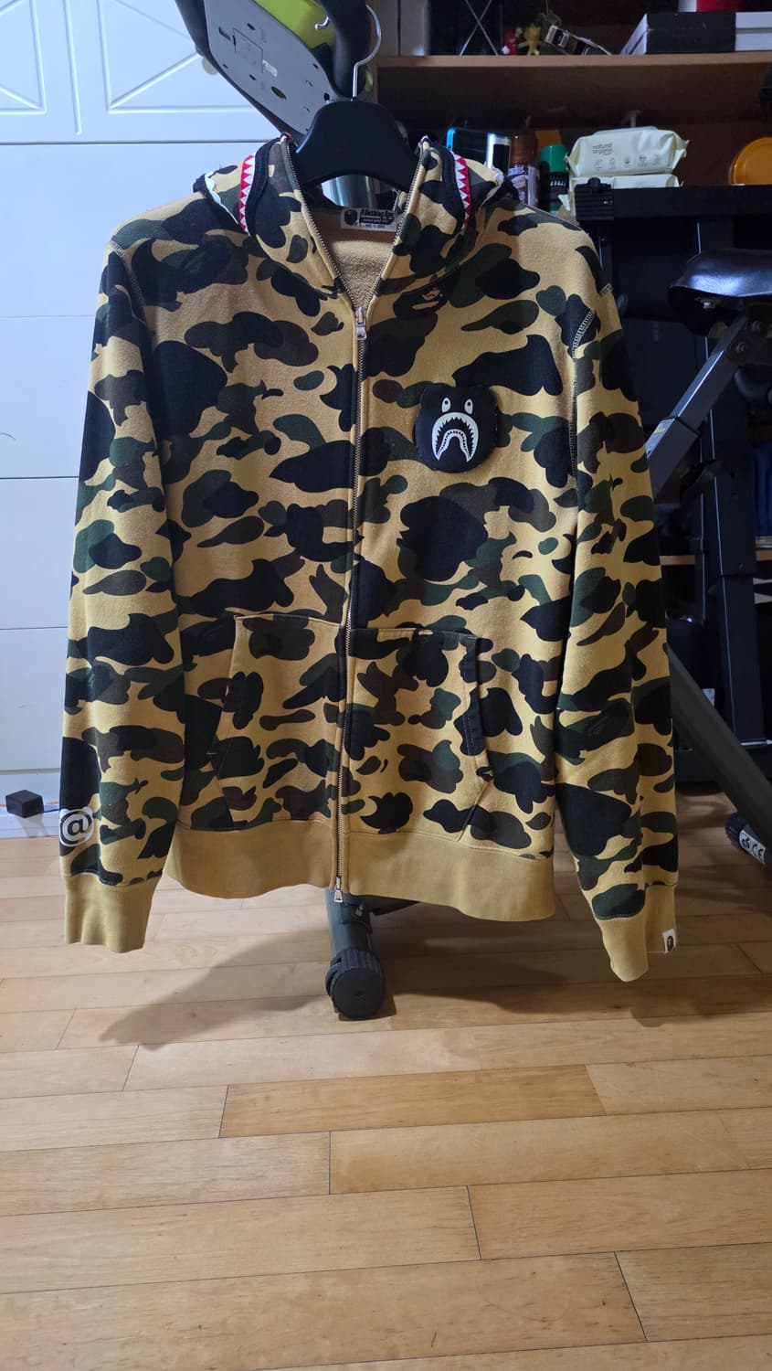 [XL] 베이프 베어브릭 1st 카모 황계 샤크후드집업 상품이미지1