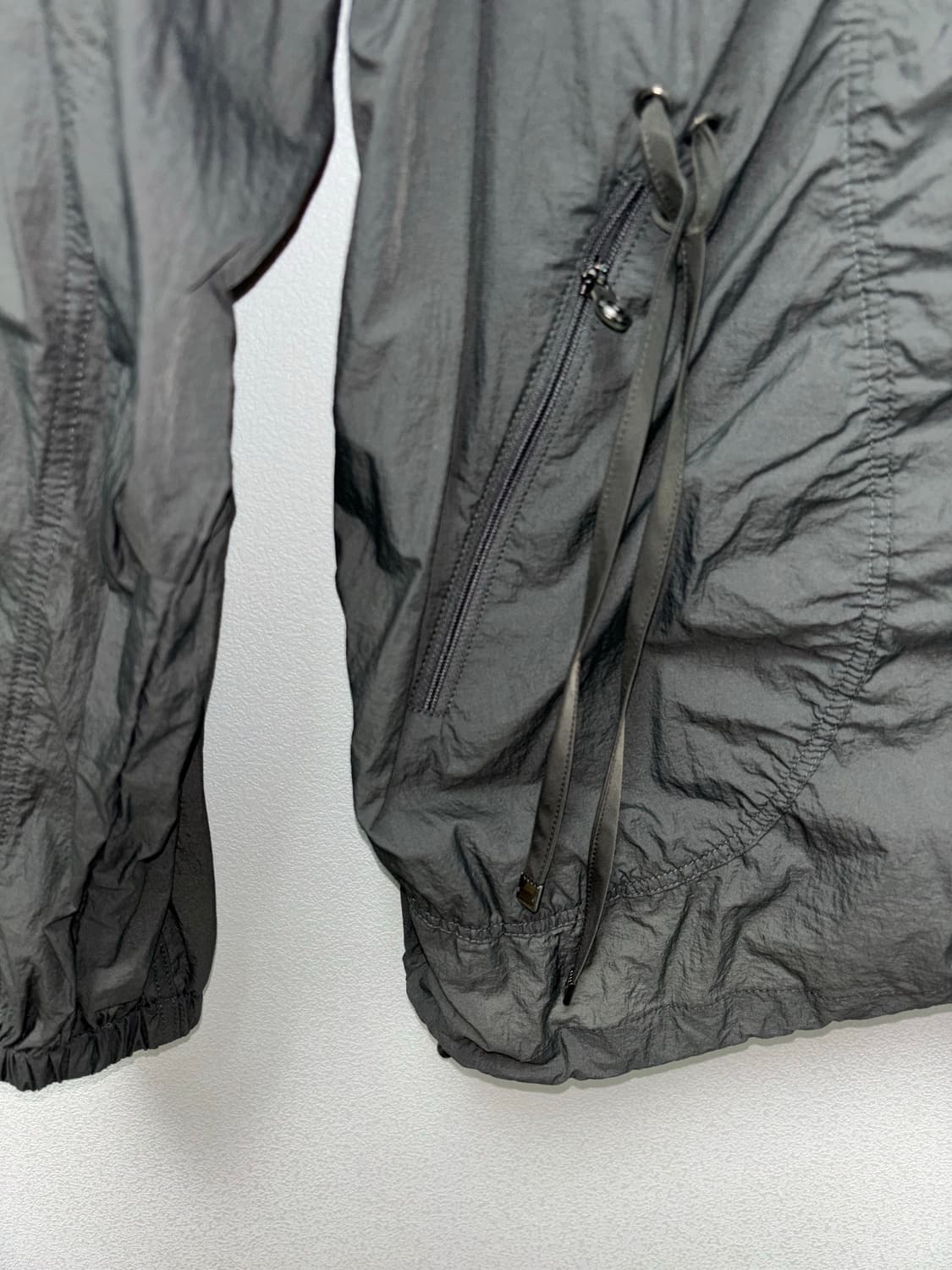 suu 스마트어반유즈풀 리본 윈드브레이커 웜그레이 코이세이오 상품이미지4