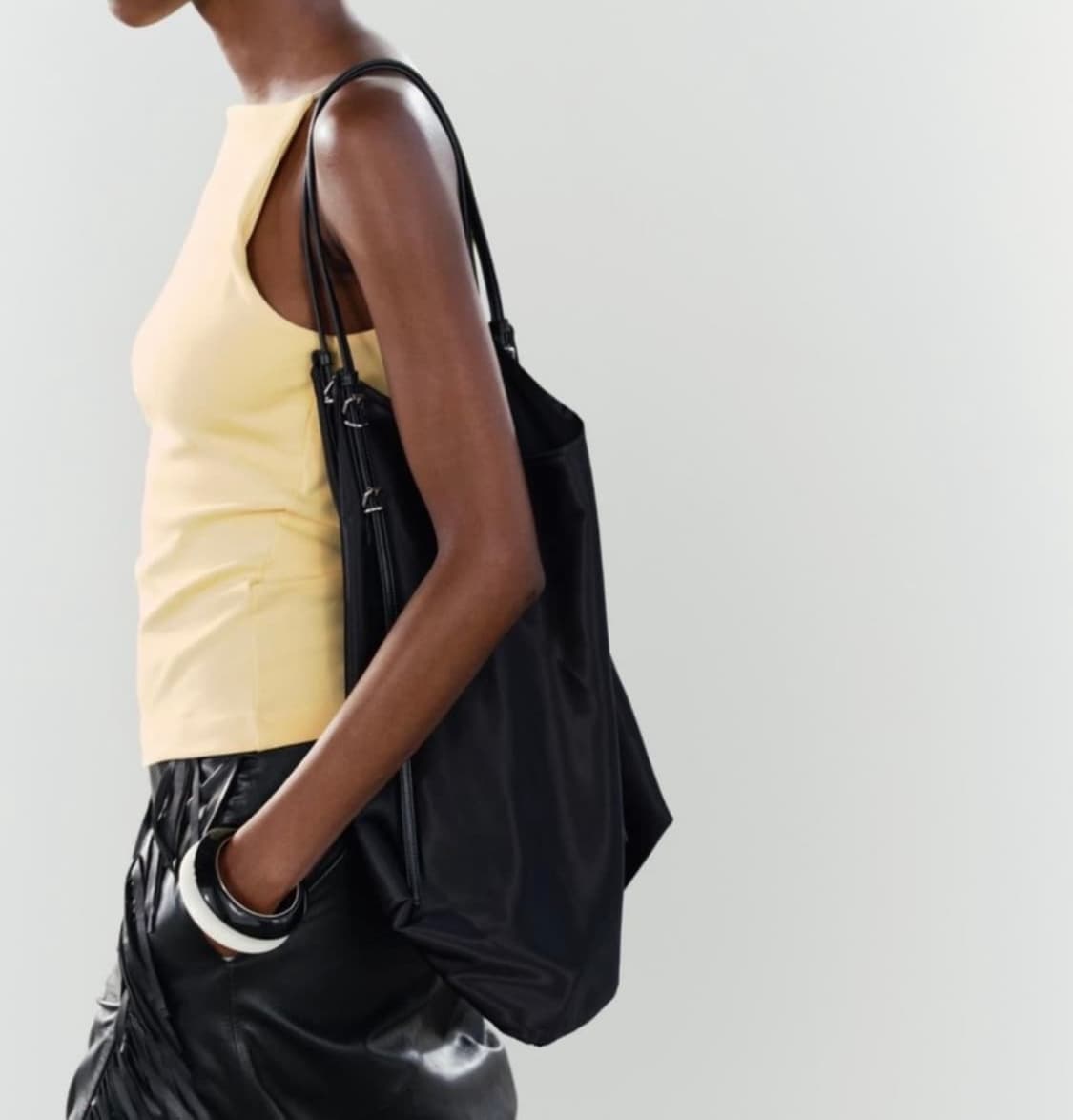 자라 새틴 이펙트 토트백 상품이미지1