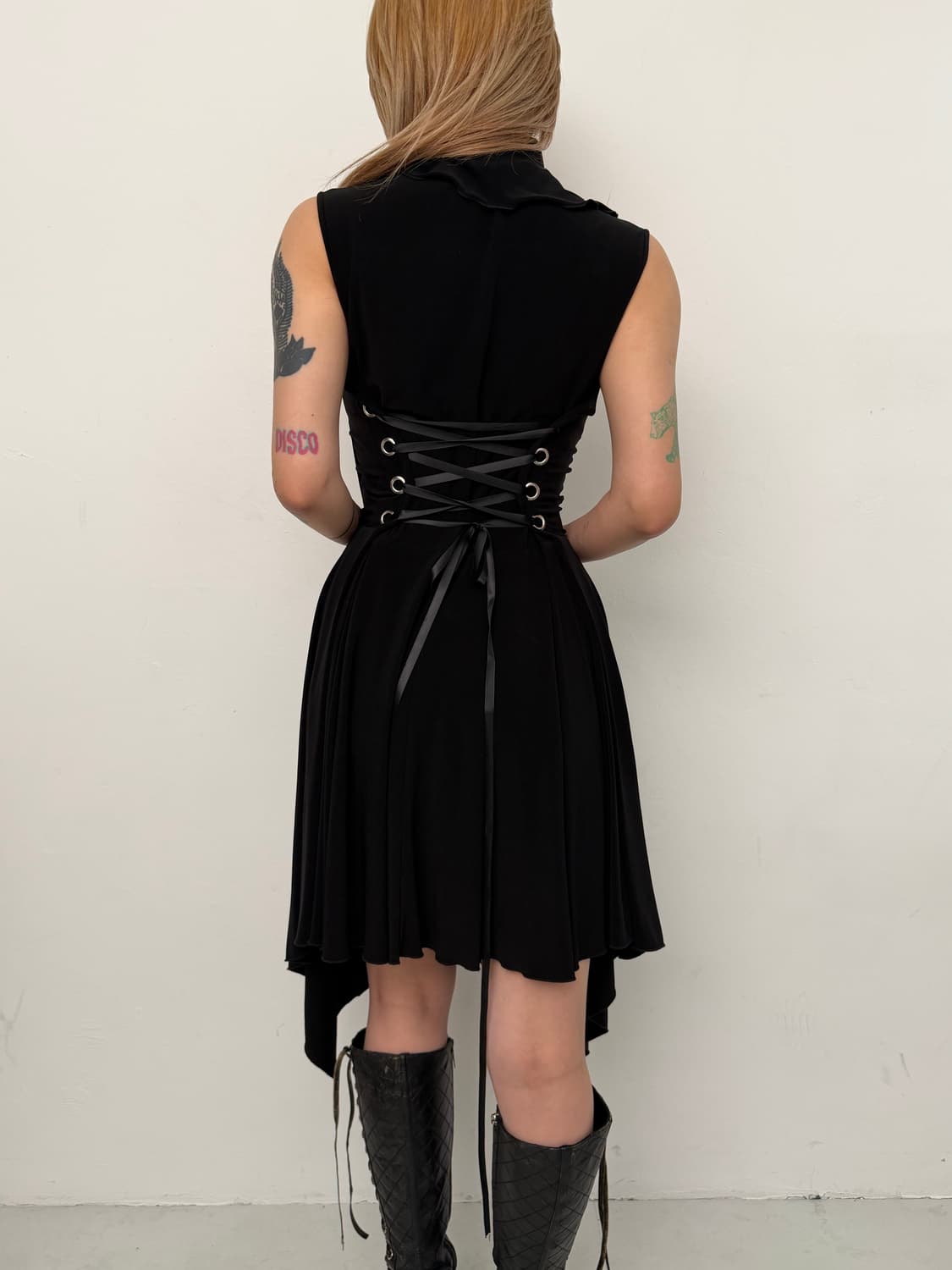 블랙 아일렛 디테일 집업 원피스  상품이미지3