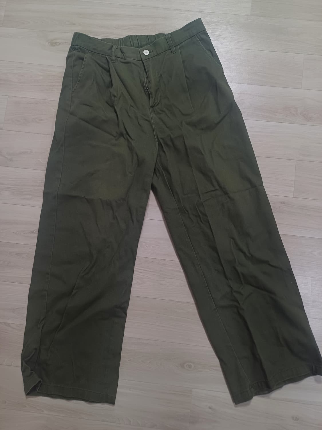 카키색 바지 상품이미지1