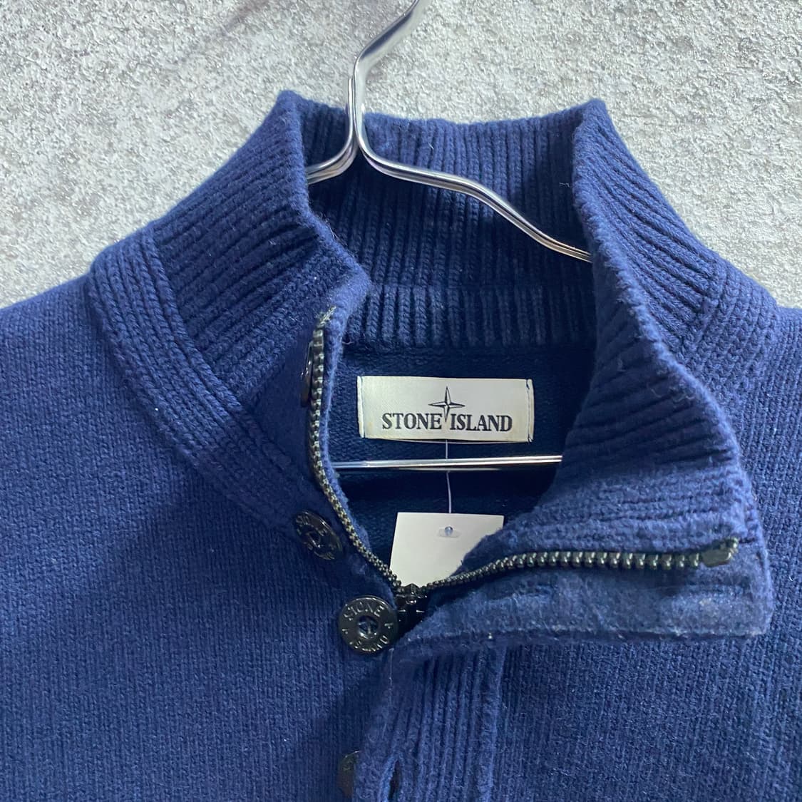 스톤아일랜드 네이비 하프 버튼 반집업 니트 B3900 상품이미지3