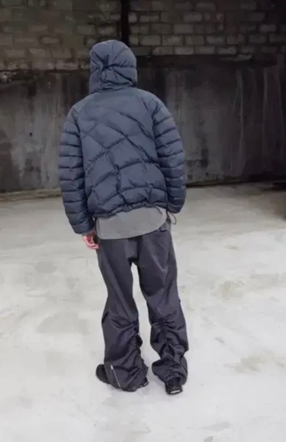 해칭룸 셔링팬츠 차콜 상품이미지1
