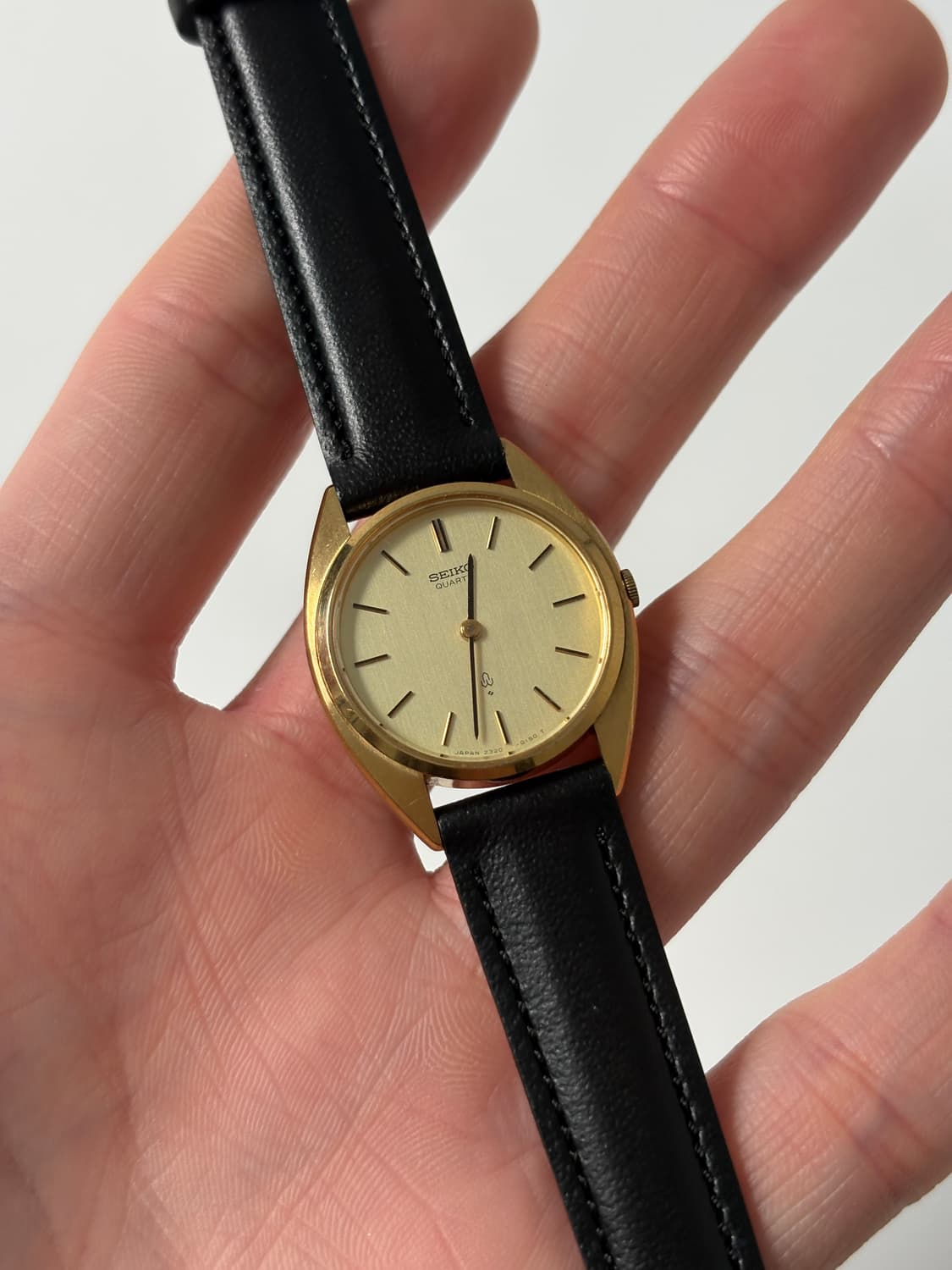 세이코 1980년대 빈티지시계 골드 쿠션 라운드 쿼츠 여성 상품이미지1