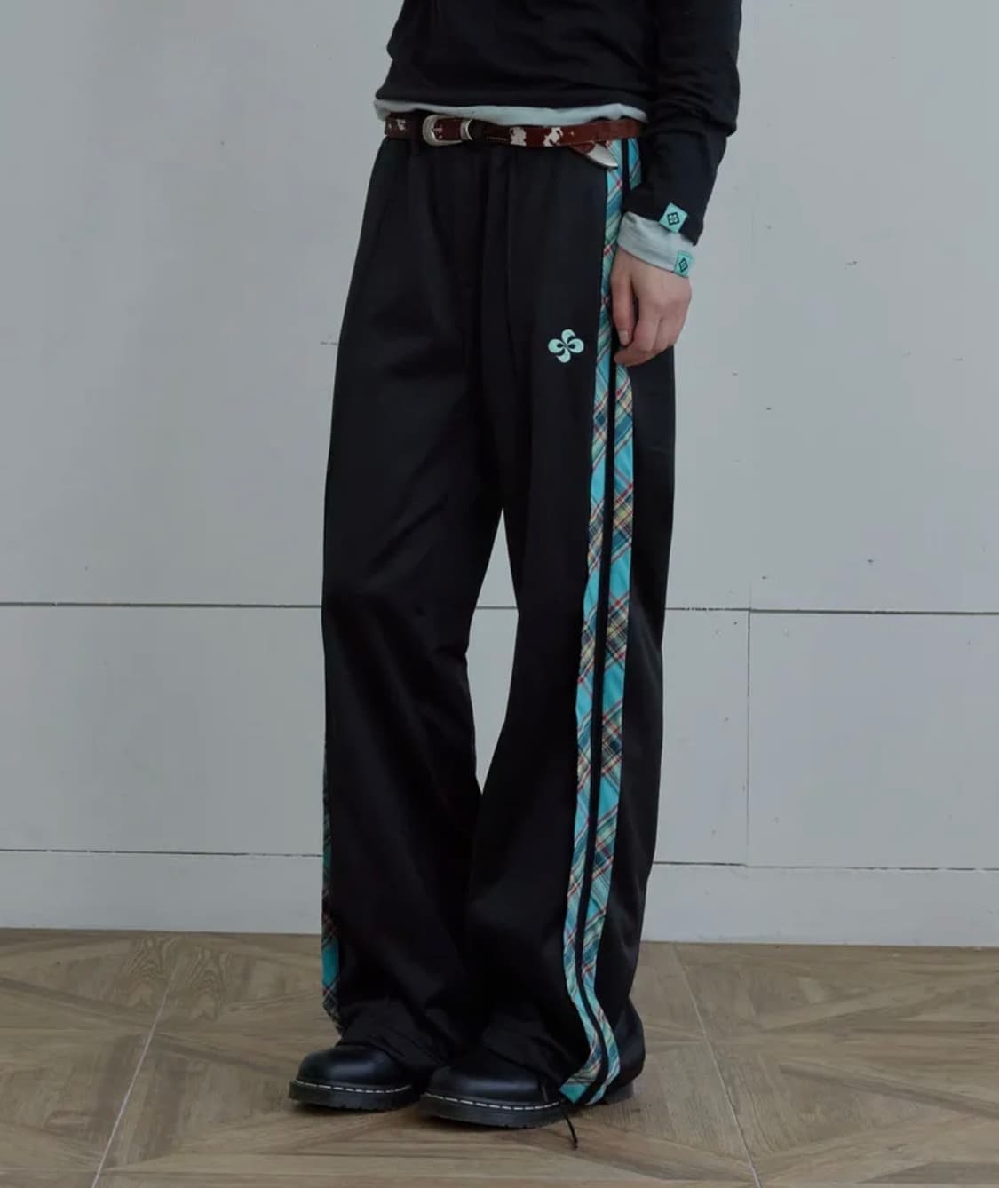 헤레틱 체크 트랙 팬츠 CHECK TRACK PANTS black 상품이미지1