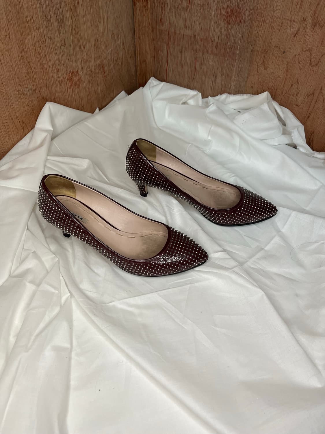 미우미우 스터드 힐 상품이미지3