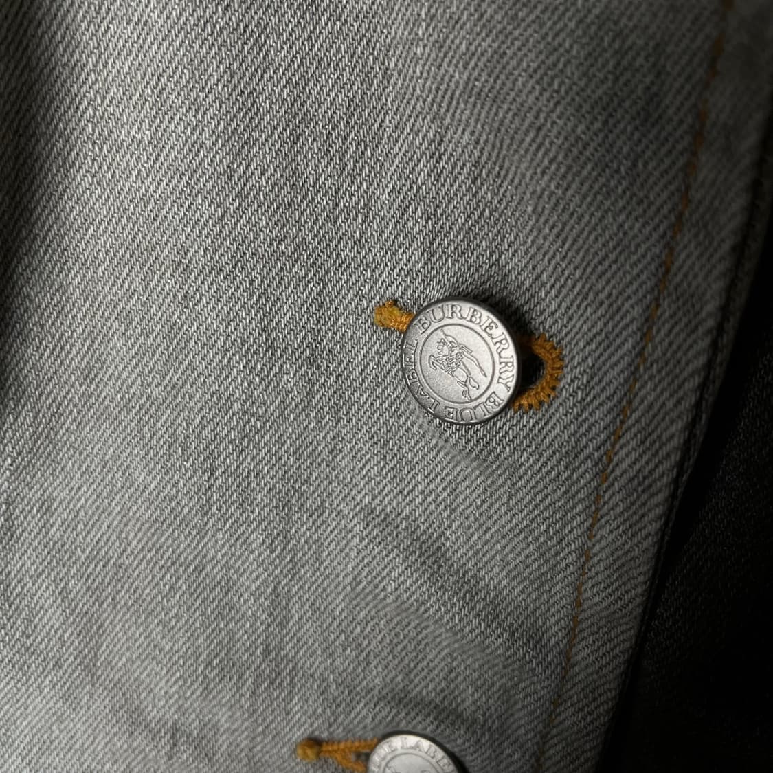 [Burberry] 버버리 블루라벨 워싱 미디 데님자켓 상품이미지5