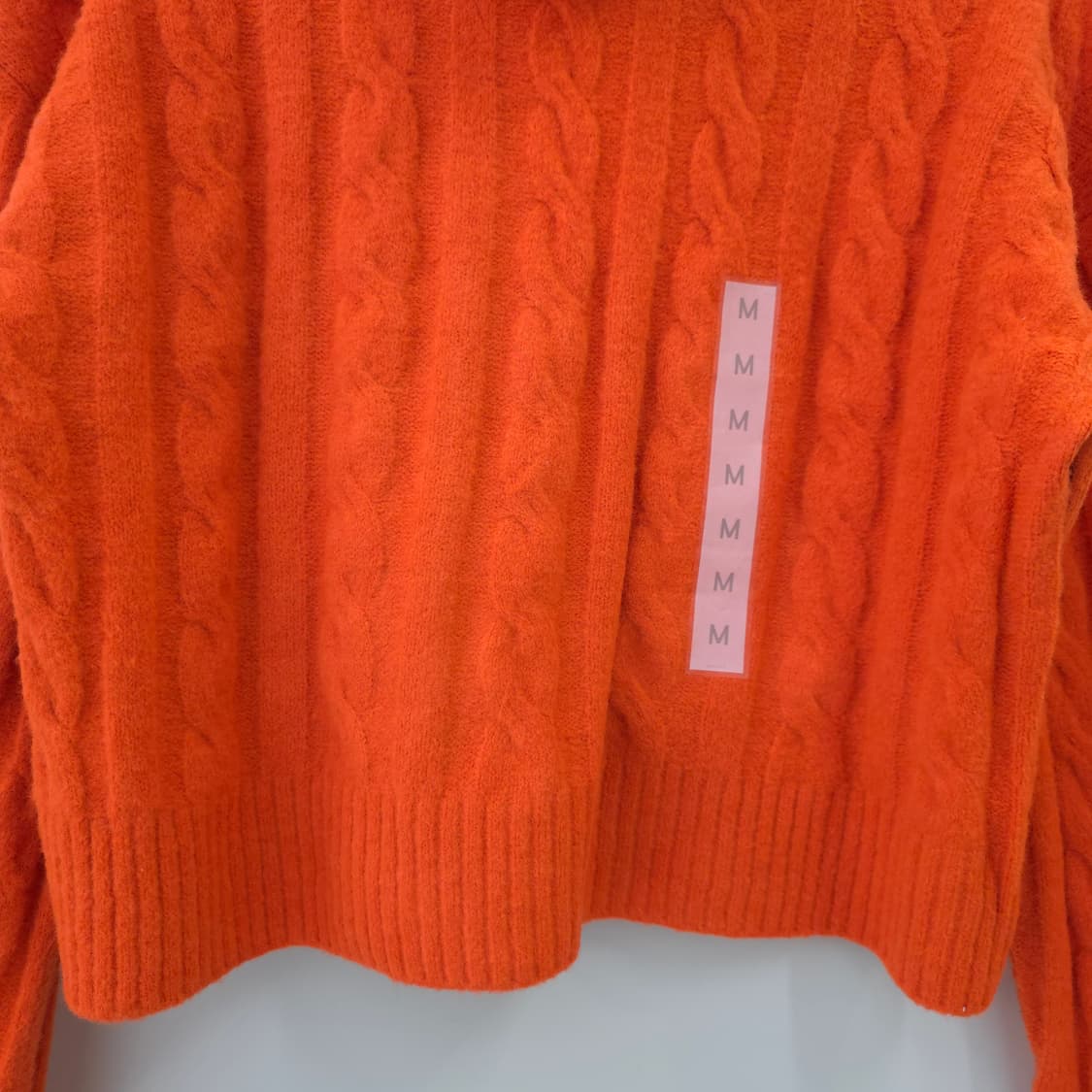 GU 오렌지 크롭 터틀넥 케이블 니트 상품이미지7