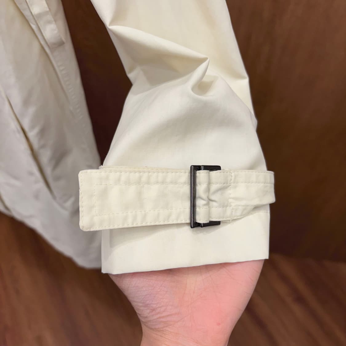 아르마니 꼴레지오니 트렌치 자켓 견장 스틸 스트랩 디테일 아이보리 상품이미지6