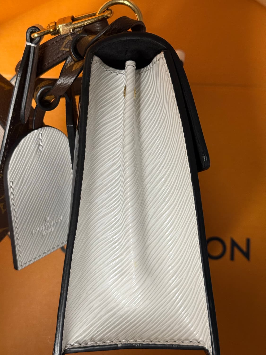 루이비통 스프링 스트리트 블랙 상품이미지6