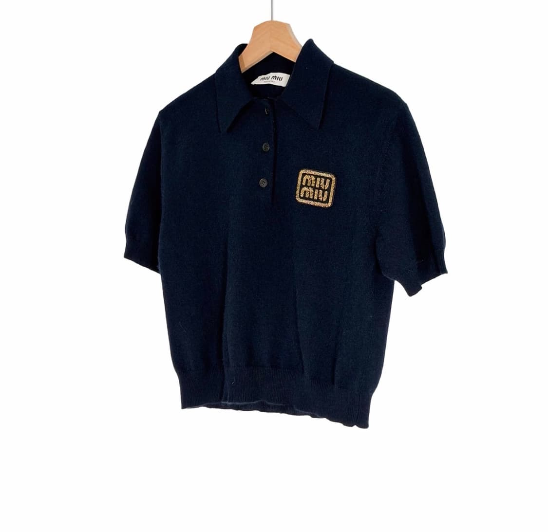 [36] 미우미우 여성 캐시미어 로고 폴로 카라 니트 반팔 티셔츠 네이비 상품이미지2