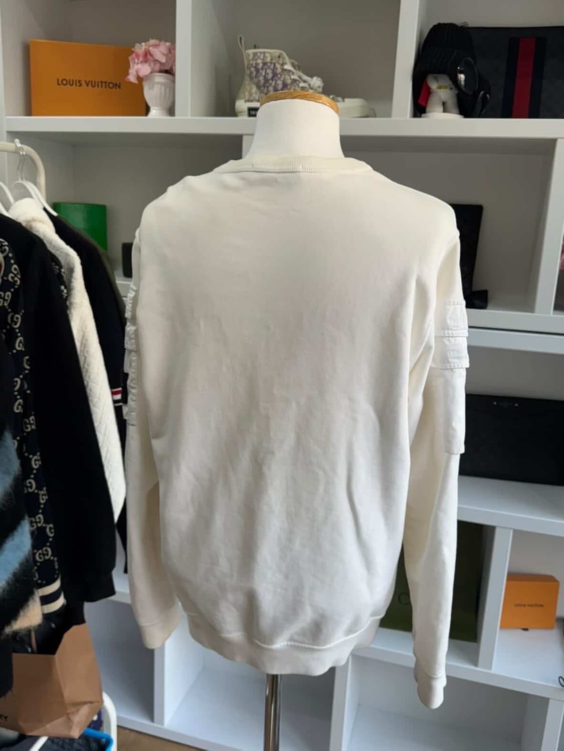 [23FW] 스톤아일랜드 포켓 와펜 패치 맨투맨  상품이미지2