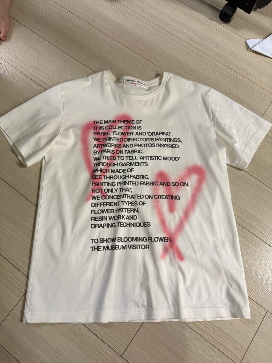 더 뮤지엄 비지터 스프레이 반팔 상품이미지1