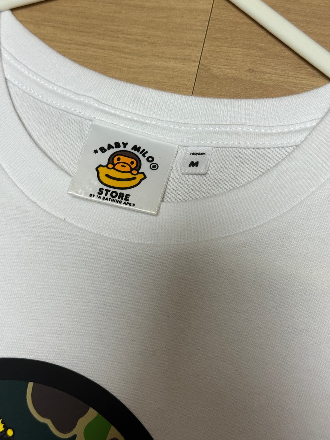 (W)베이프 마일로 레귤러 핏 반팔 티셔츠 화이트 상품이미지3