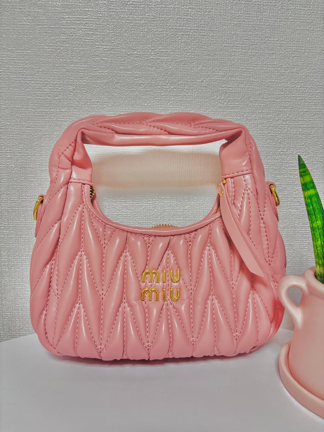 미우미우 핑크 마테라쎄 숄더백 상품이미지2