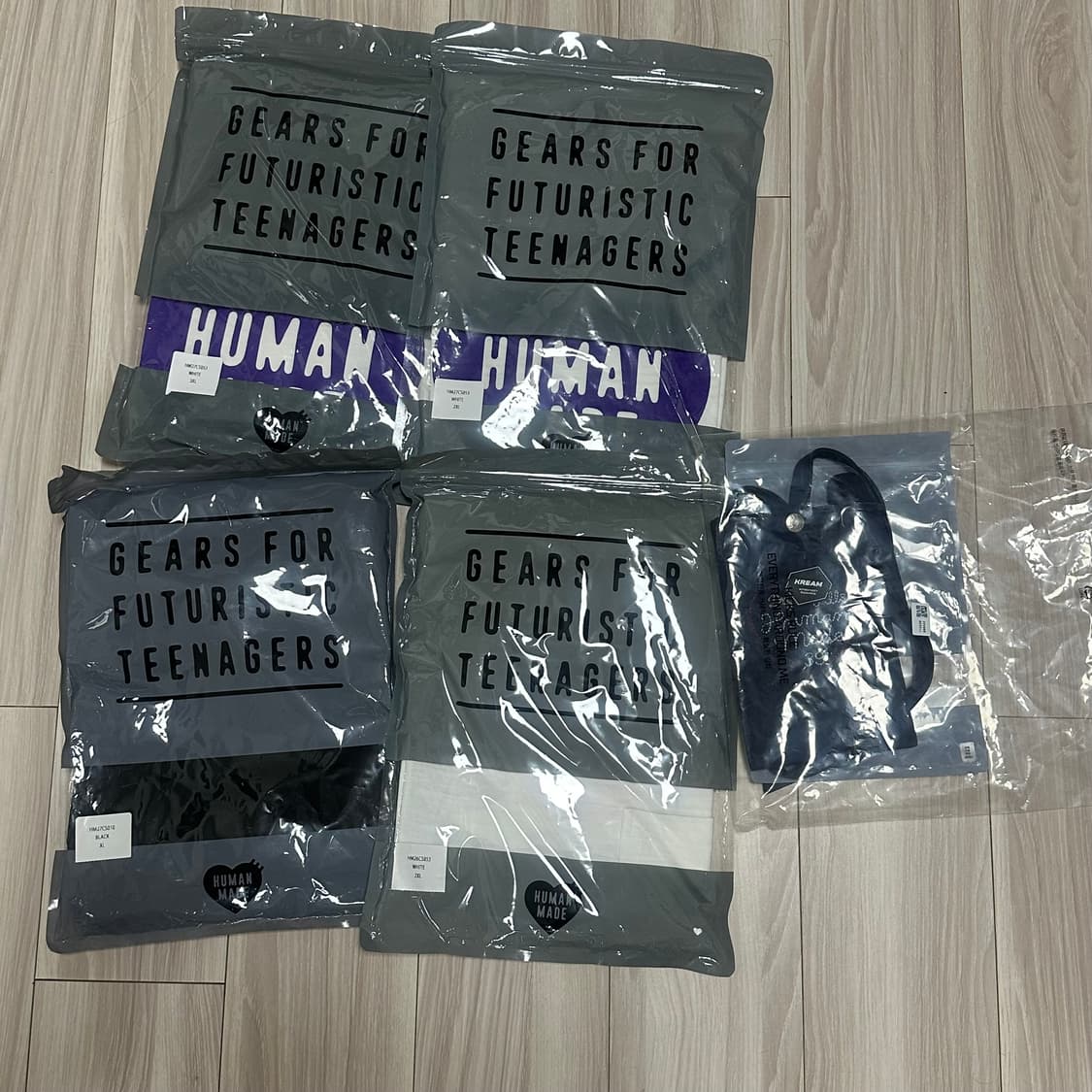 휴먼메이드 티셔츠 , 미니숄더백 판매 상품이미지6