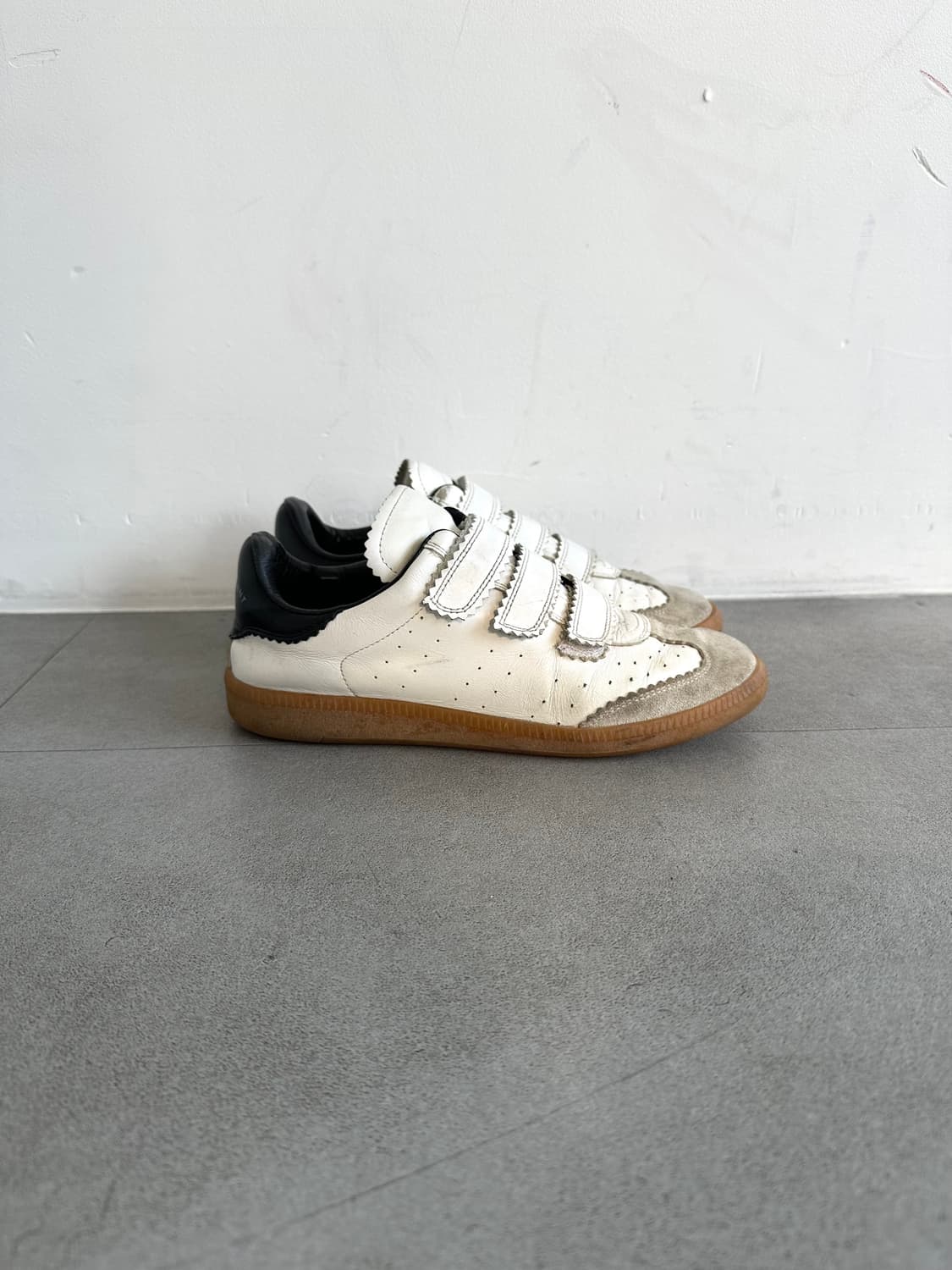 이자벨마랑 베스 화이트 벨크로 레더 스니커즈 상품이미지3