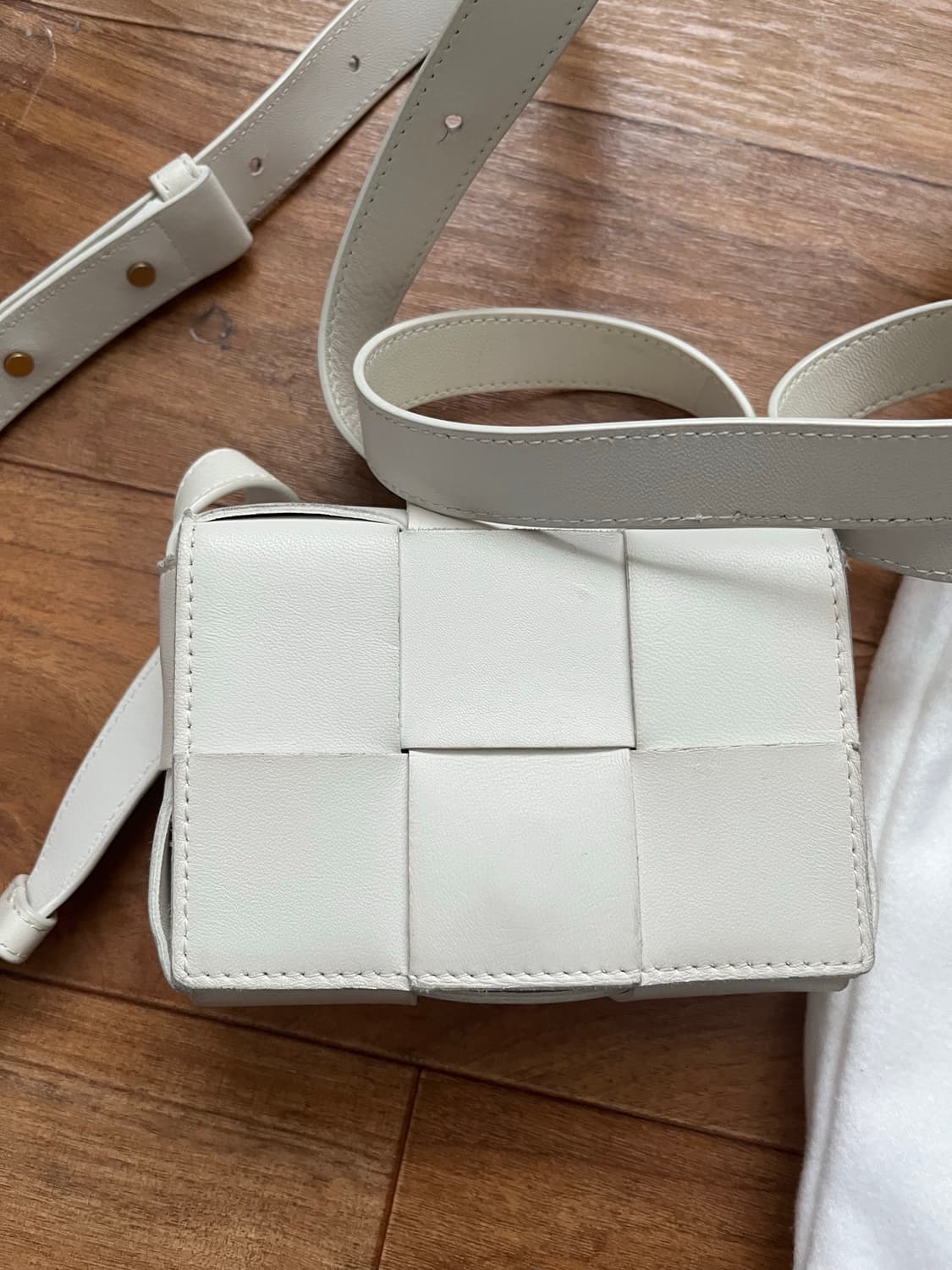 보테가 미니카세트백 상품이미지2