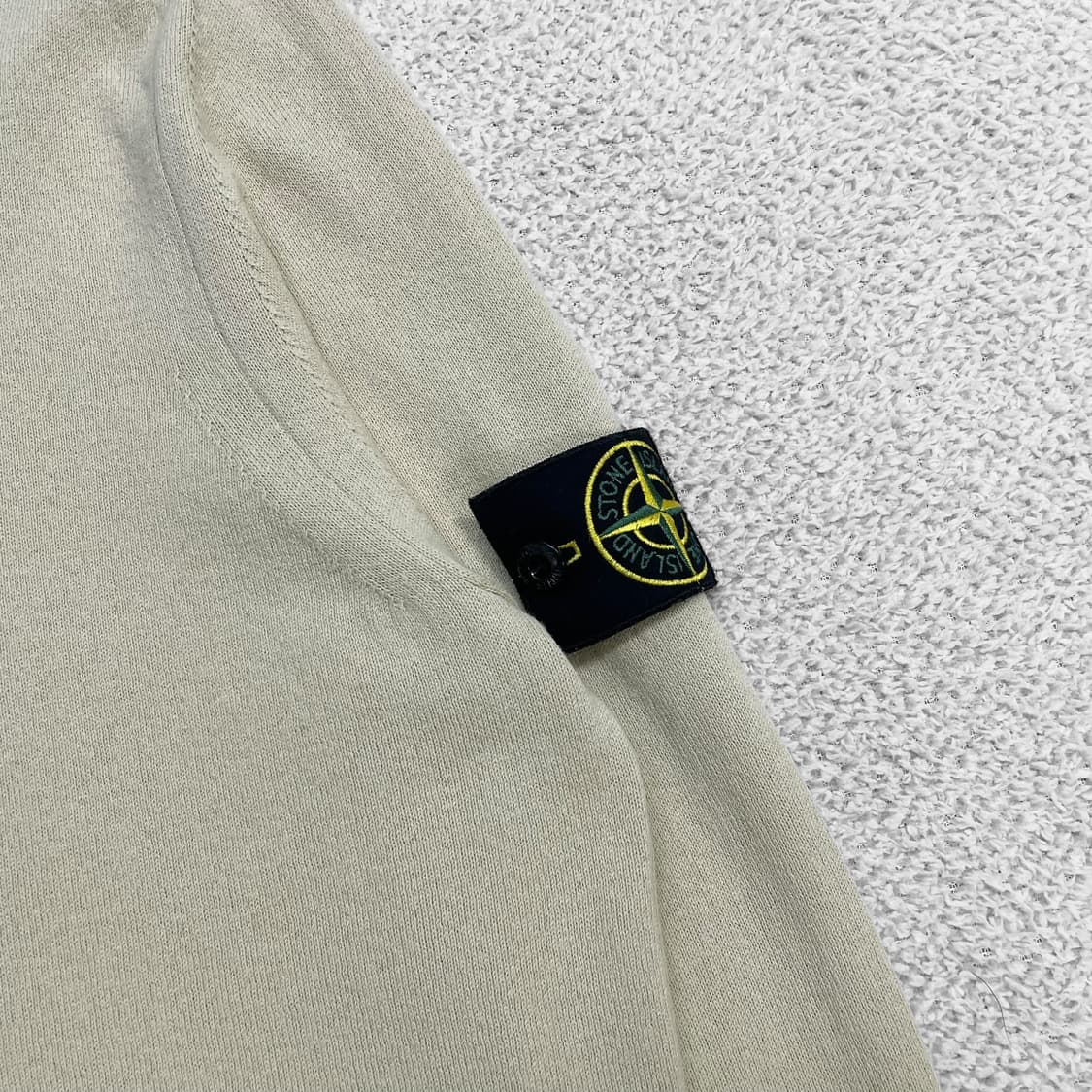 스톤아일랜드 와펜 패치 니트 베이지 상품이미지3