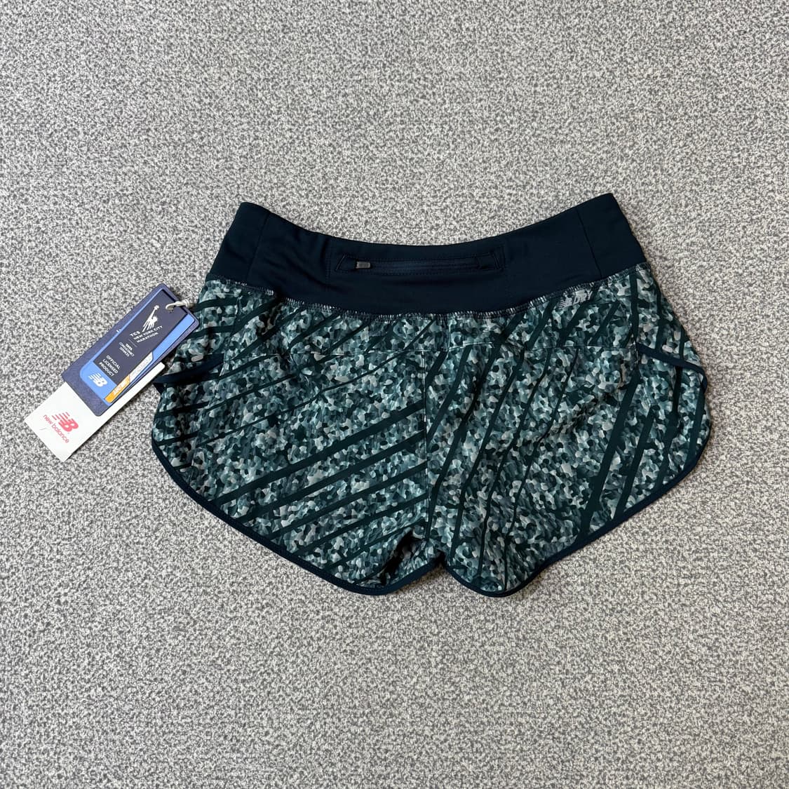 [정가 6만원 새상품] 뉴발란스 뉴욕마라톤 반바지 상품이미지2