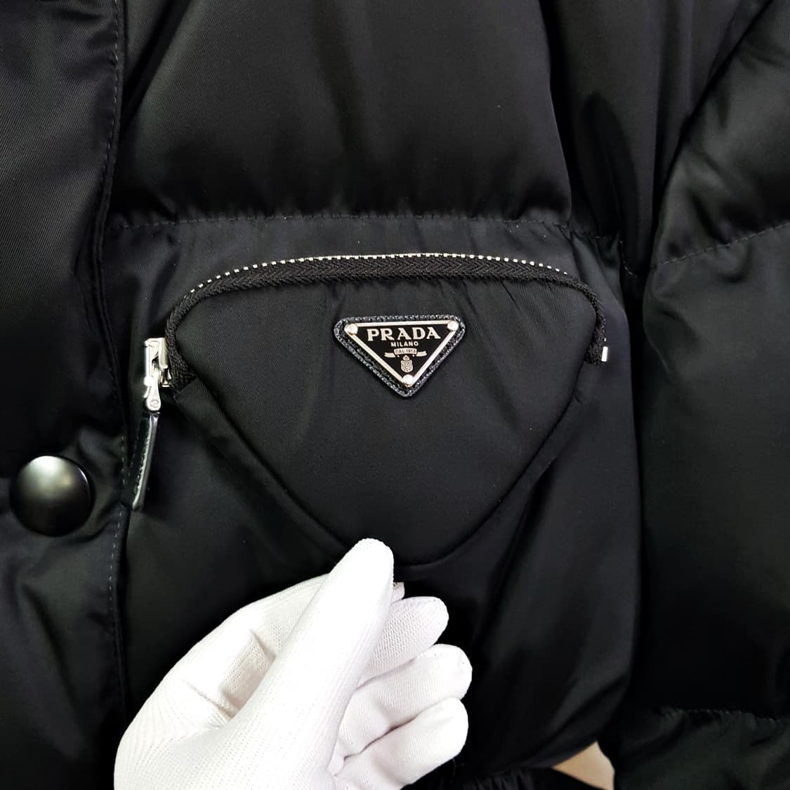 프라다 리나일론 삼각로고 버클 후드 다운 패딩 29Y966 상품이미지4