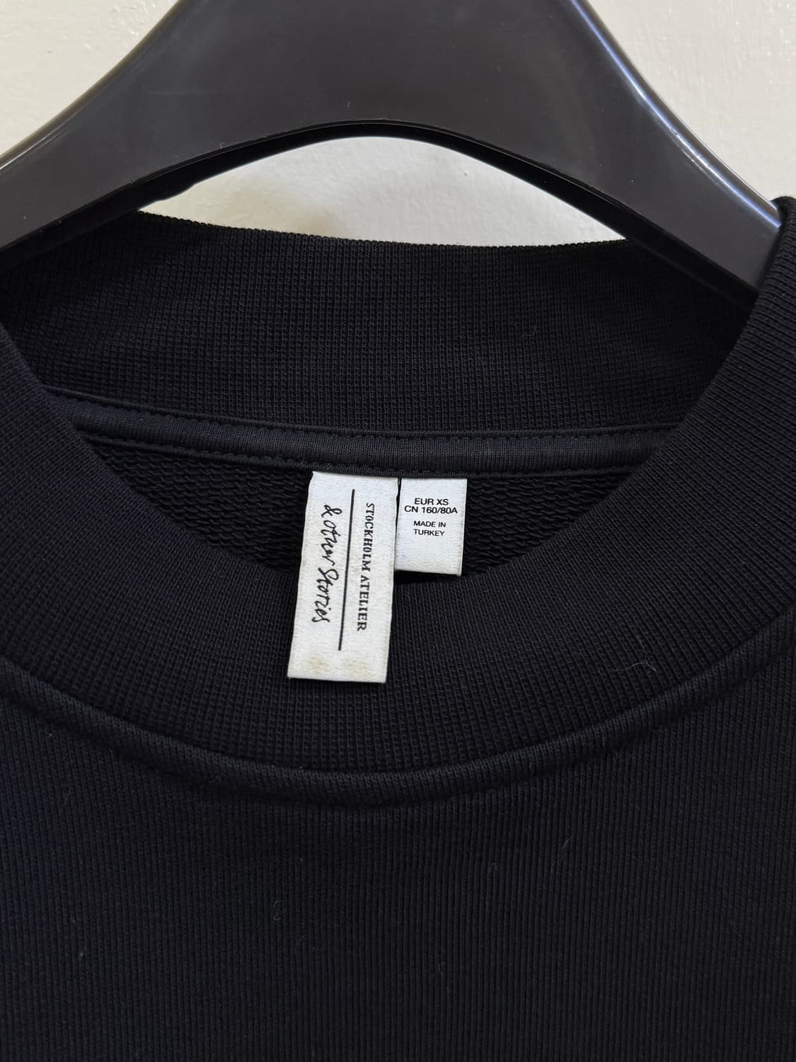 앤아더스토리즈 블랙 맨투맨 정품 상품이미지4